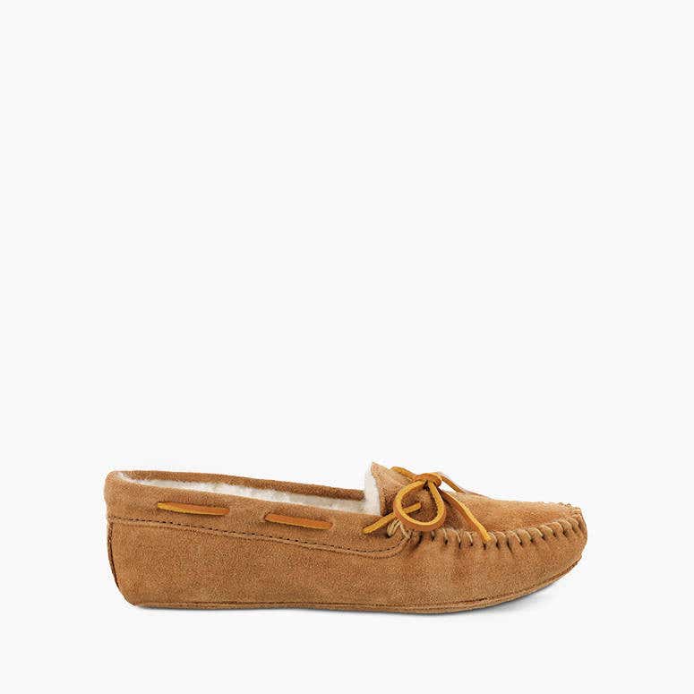 Minnetonka Women's Sheepskin Softsole Slipper