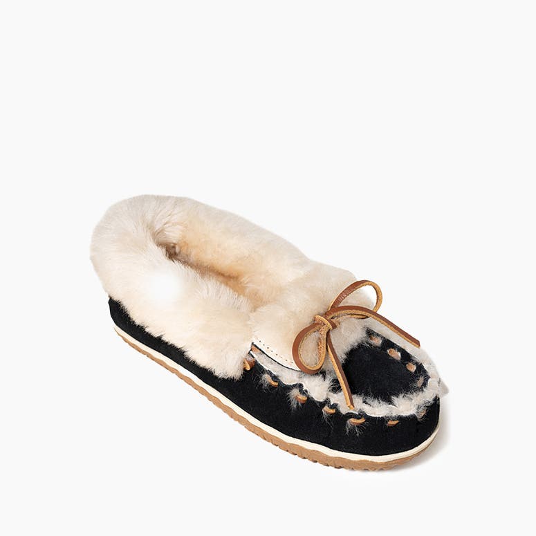 Minnetonka Ultimate Sheepskin Slipper