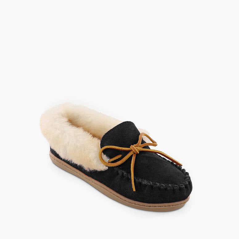 Minnetonka Alpine Sheepskin Slipper