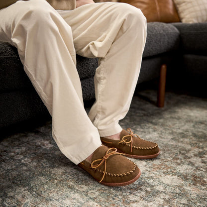 Minnetonka Men's Sheepskin Hardsole Slipper