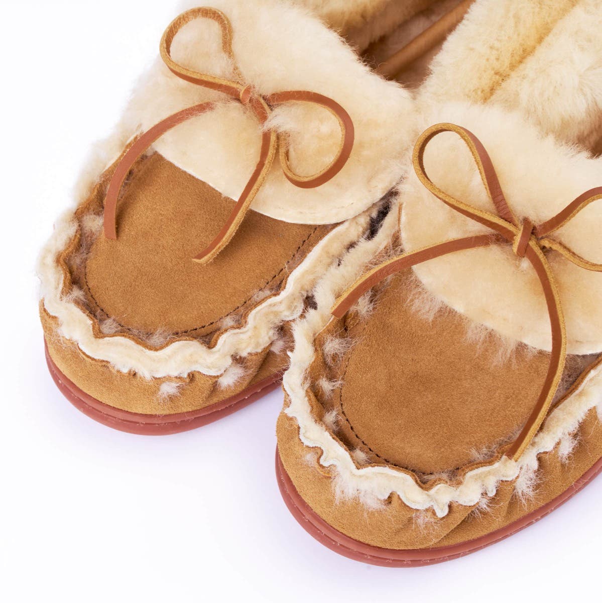 Minnetonka Men's Ultimate Sheepskin Slipper