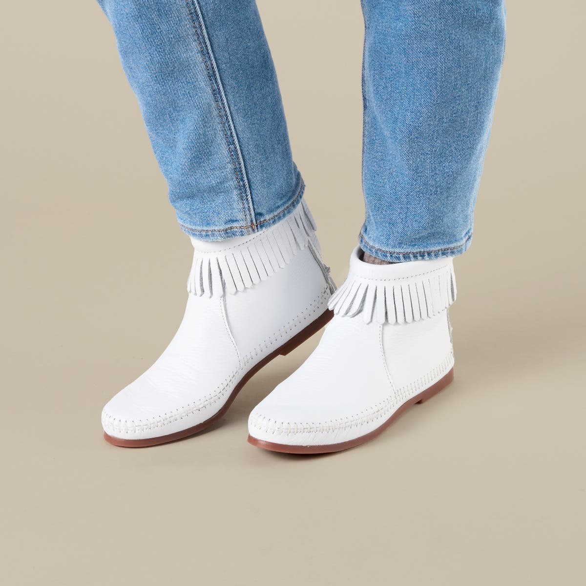 Minnetonka Leather Back Zip Hardsole Boot
