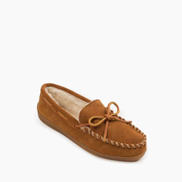Minnetonka Women's Pile Lined Hardsole